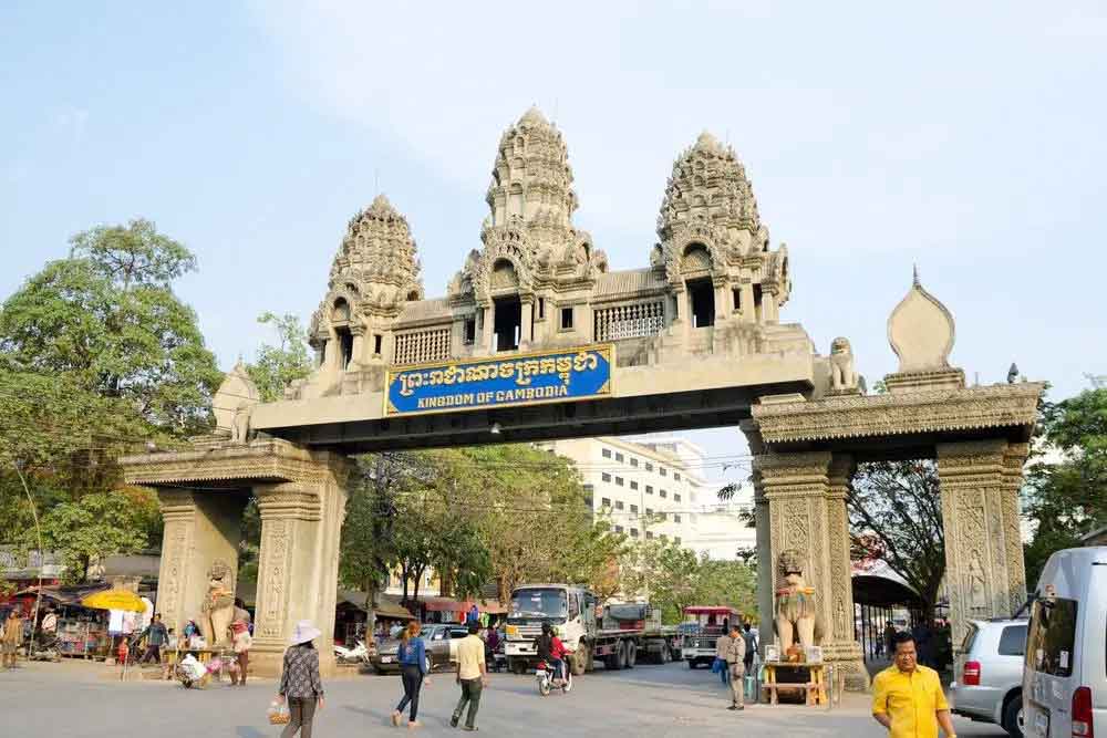 Sekurang-kurangnya empat kasino Kemboja rosak akibat pengeboman Thai ketika konflik sempadan bergerak ke arah Poipet – IAG